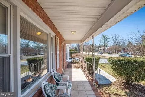 Exterior - 8907 Weir St, Manassas, VA 20110 photo 4 of 10
