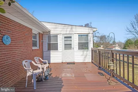 Exterior - 8907 Weir St, Manassas, VA 20110 photo 6 of 10