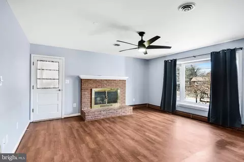 Living - 8907 Weir St, Manassas, VA 20110 photo 3 of 3