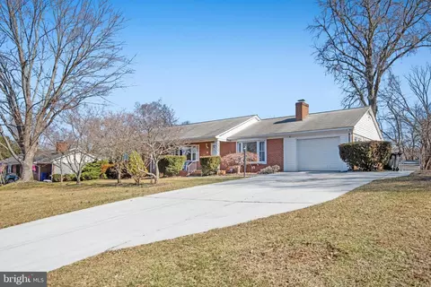 8907 Weir St, Manassas, VA 20110