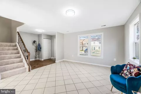 Living - 8977 Miles Pl, Manassas, VA 20110 photo 3 of 4