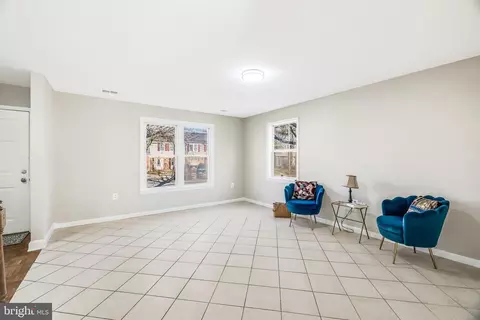 Living - 8977 Miles Pl, Manassas, VA 20110 photo 4 of 4
