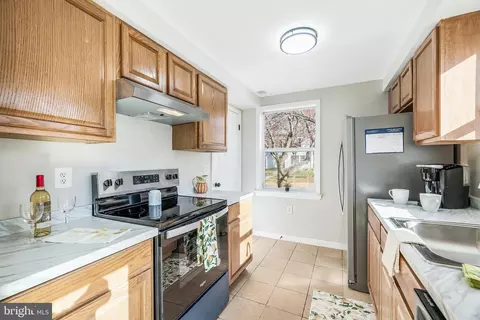 Kitchen - 8977 Miles Pl, Manassas, VA 20110 photo 3 of 6