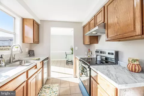 Kitchen - 8977 Miles Pl, Manassas, VA 20110 photo 5 of 6
