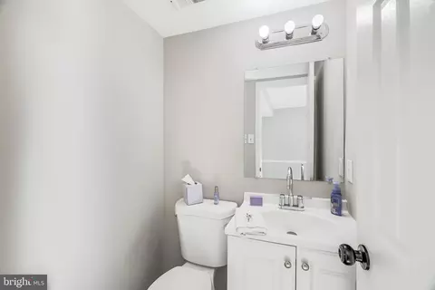 Bath - 8977 Miles Pl, Manassas, VA 20110 photo 1 of 3