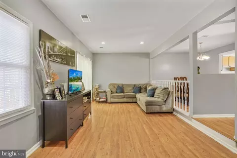 8969 Mcdowell Comn Comn, Manassas, VA 20110 photo 7