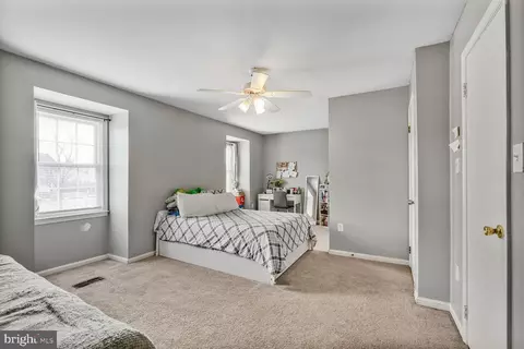 8969 Mcdowell Comn Comn, Manassas, VA 20110 photo 10