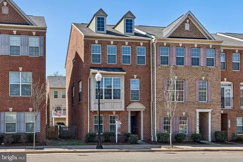 9240 Prescott Ave, Manassas, VA 20110
