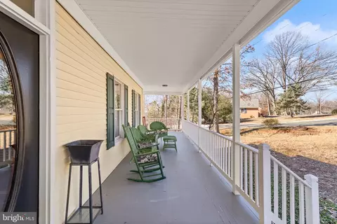 8802 Weir St, Manassas, VA 20110 photo 3
