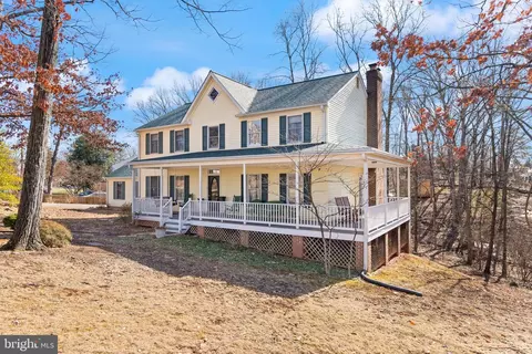 8802 Weir St, Manassas, VA 20110 photo 2