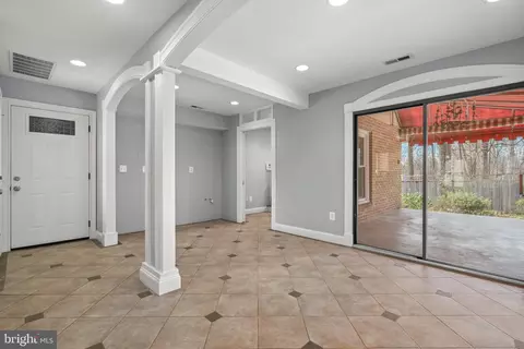 Entry Way - 8895 Bond Ct, Manassas, VA 20110 photo 6 of 14