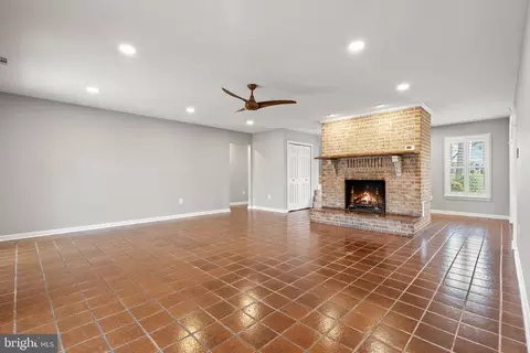 Living - 8895 Bond Ct, Manassas, VA 20110 photo 1 of 9