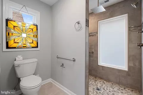 Bath - 8895 Bond Ct, Manassas, VA 20110 photo 2 of 5