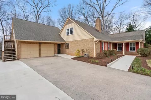 Exterior - 8895 Bond Ct, Manassas, VA 20110 photo 6 of 17