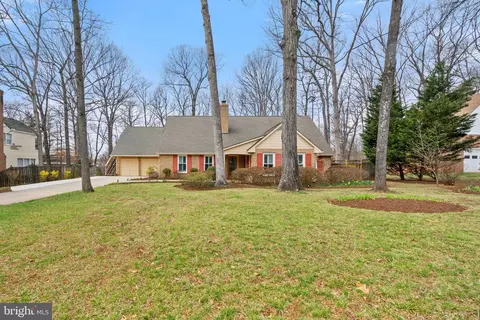 Exterior - 8895 Bond Ct, Manassas, VA 20110 photo 5 of 17