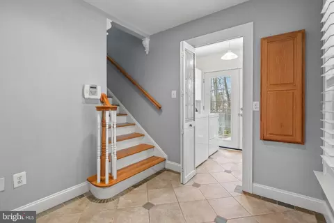 Entry Way - 8895 Bond Ct, Manassas, VA 20110 photo 10 of 14