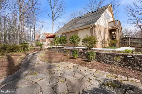 Exterior - 8895 Bond Ct, Manassas, VA 20110 photo 14 of 17