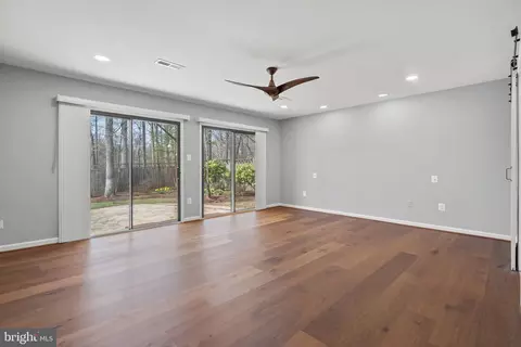 Living - 8895 Bond Ct, Manassas, VA 20110 photo 4 of 9