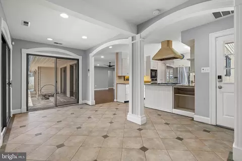 Entry Way - 8895 Bond Ct, Manassas, VA 20110 photo 5 of 14
