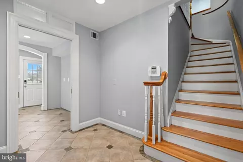Entry Way - 8895 Bond Ct, Manassas, VA 20110 photo 11 of 14