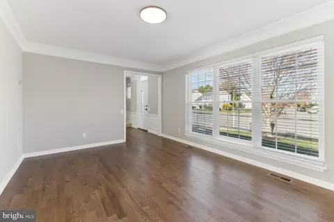 Living - 9319 Amaryllis Ave, Manassas, VA 20110 photo 2 of 4