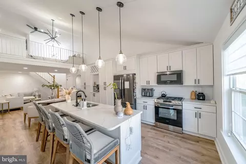 9210 Azure Ct #201, Manassas, VA 20110