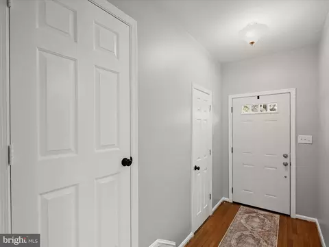 Entry Way - 8628 Sanderling Dr, Manassas, VA 20110 photo 1 of 3