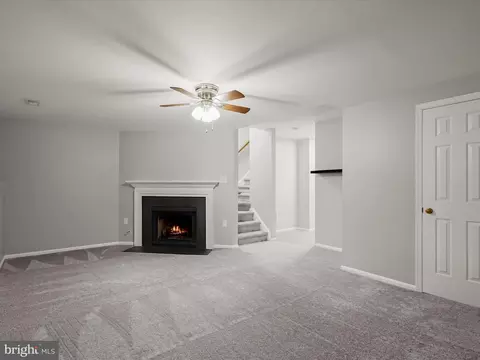 Living - 8628 Sanderling Dr, Manassas, VA 20110 photo 5 of 7