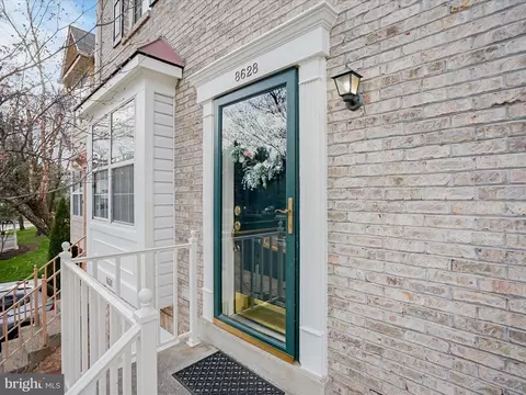 Exterior - 8628 Sanderling Dr, Manassas, VA 20110 photo 4 of 11