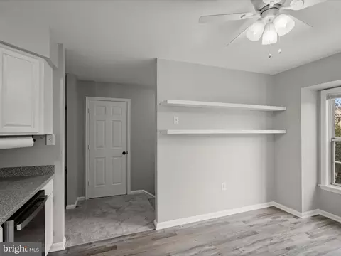 Entry Way - 8628 Sanderling Dr, Manassas, VA 20110 photo 3 of 3