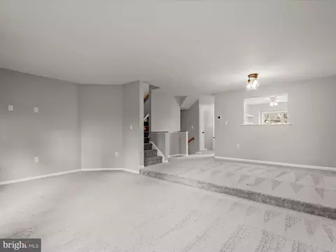 Living - 8628 Sanderling Dr, Manassas, VA 20110 photo 2 of 7
