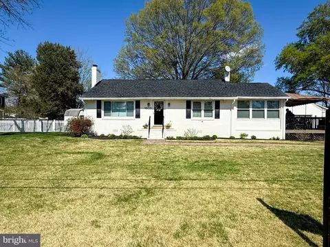 9805 Hutchison Ln, Manassas, VA 20110