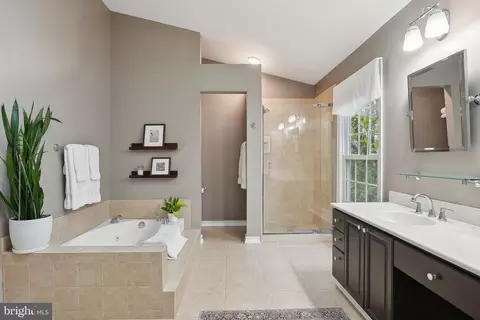 Bath - 8633 Deckert Pl, Manassas, VA 20110 photo 3 of 5