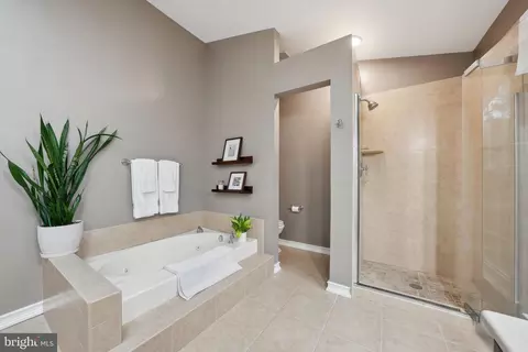Bath - 8633 Deckert Pl, Manassas, VA 20110 photo 4 of 5