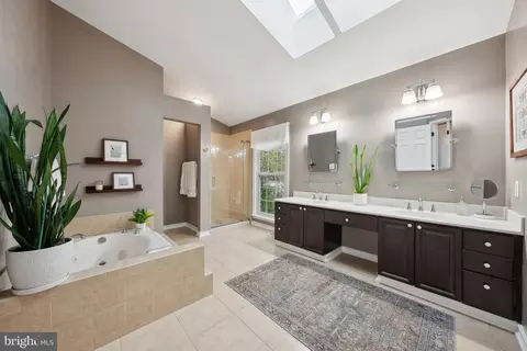 Bath - 8633 Deckert Pl, Manassas, VA 20110 photo 1 of 5