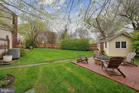 Exterior - 8633 Deckert Pl, Manassas, VA 20110 photo 4 of 7