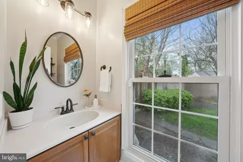 Bath - 8633 Deckert Pl, Manassas, VA 20110 photo 2 of 5