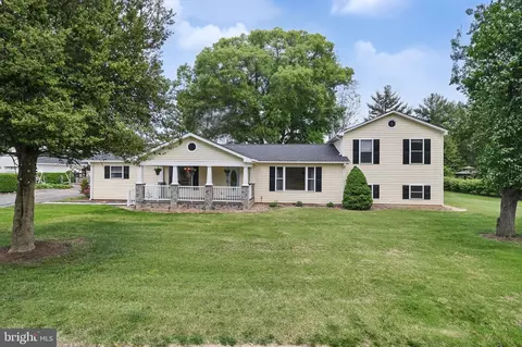 9807 Hutchison Ln, Manassas, VA 20110