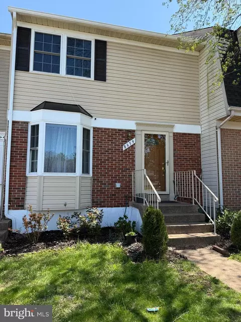 8659 Point Of Woods Dr, Manassas, VA 20110