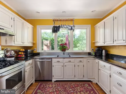 Kitchen - 9100 Stonewall Rd, Manassas, VA 20110 photo 2 of 2