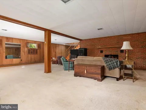 Living - 9100 Stonewall Rd, Manassas, VA 20110 photo 5 of 6