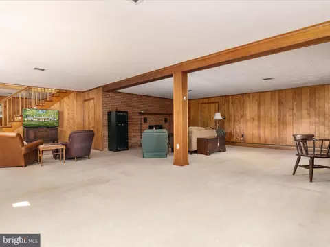 Living - 9100 Stonewall Rd, Manassas, VA 20110 photo 6 of 6