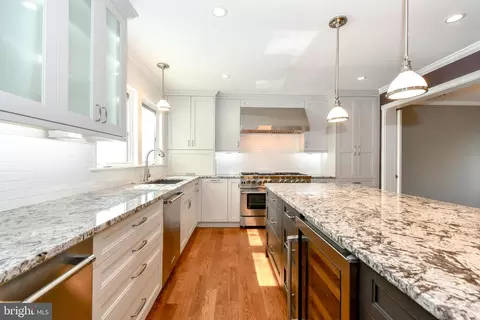 9506 Vinnia Ct, Manassas, VA 20110 photo 4