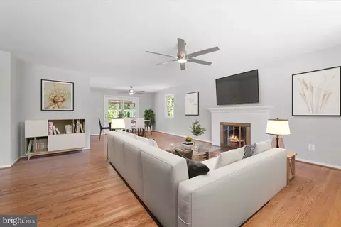 Living - 9208 Peabody St, Manassas, VA 20110 photo 3 of 6