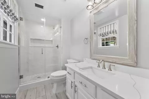 Bath - 9208 Peabody St, Manassas, VA 20110 photo 3 of 3