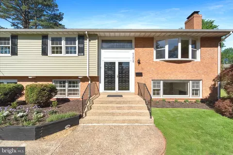 Exterior - 9208 Peabody St, Manassas, VA 20110 photo 5 of 12