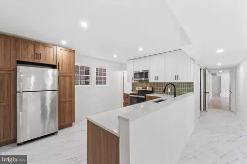 Entry Way - 9208 Peabody St, Manassas, VA 20110 photo 5 of 7