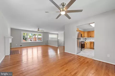 Living - 9208 Peabody St, Manassas, VA 20110 photo 5 of 6
