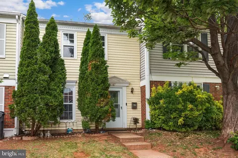 8987 Bonham Cir, Manassas, VA 20110