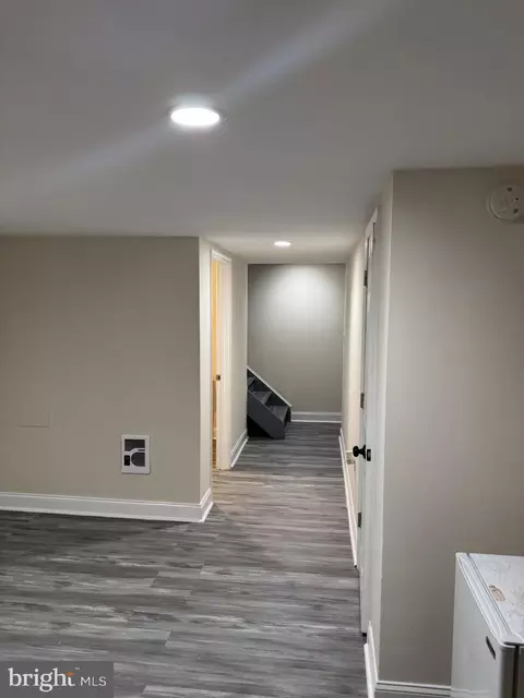 Entry Way - 8549 Stonewall Rd, Manassas, VA 20110 photo 4 of 10